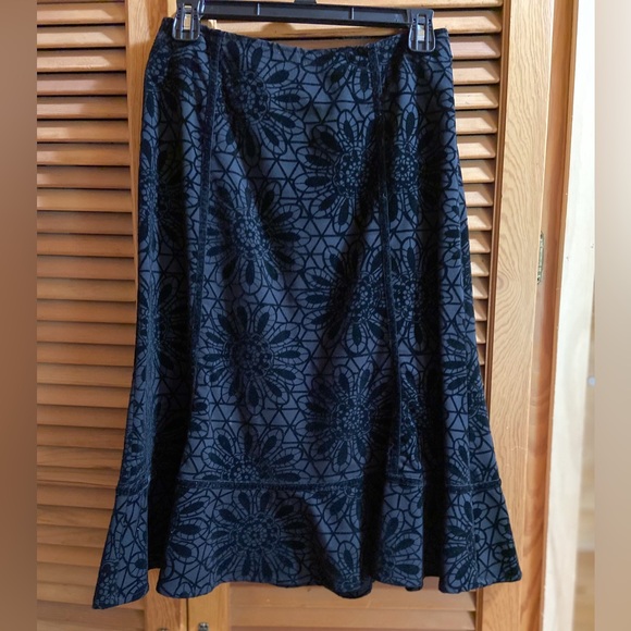 East 5th Black Velvet Floral A-Line Skirt. Vintage Velvet Floral Skirt Y2K - Picture 4 of 12